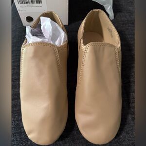 Tan Slip-On jazz Shoes - size 4